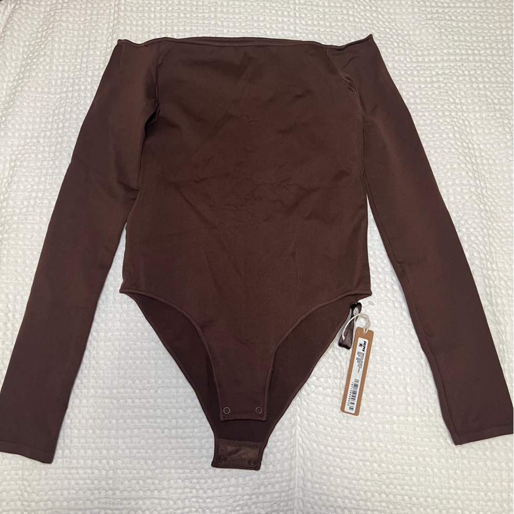 SKIMS Off the shoulder Long Sleeve Bodysuit